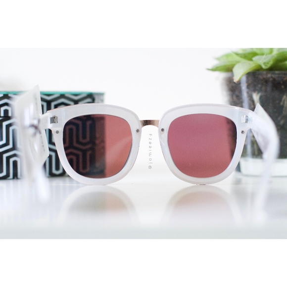 Topshop | NWT Mirrored Lens Round Sunnies - Picture 4 of 8